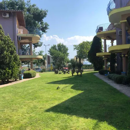 Black Sea Shark 公寓